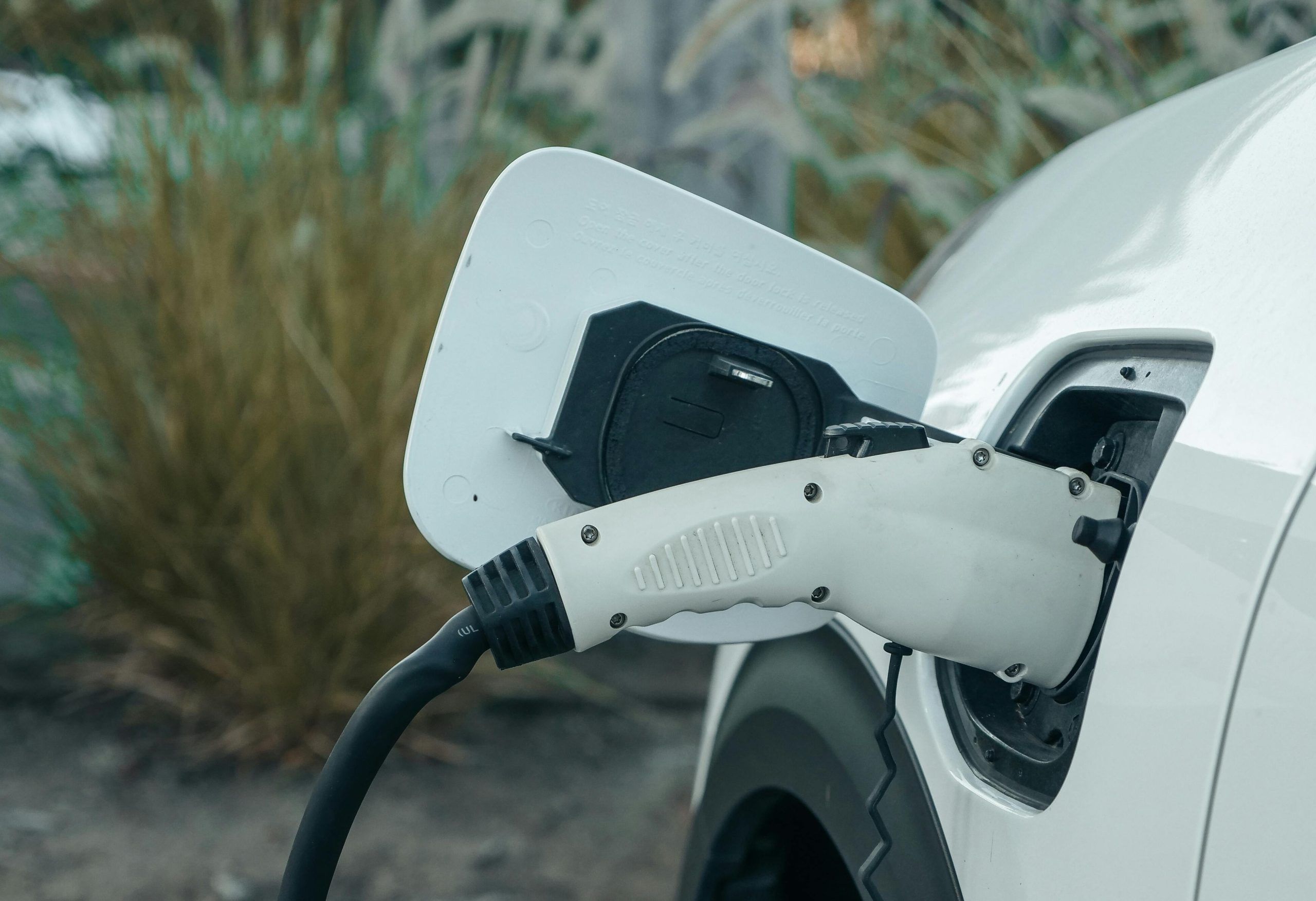 How Level 2 Electric Vehicle Chargers Outperform Standard Chargers for Homeowners: Speed, Efficiency, and Cost Savings