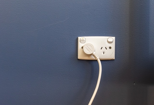 Top Signs You Need Expert Electrical Troubleshooting for Persistent Power Issues in Commercial Buildings