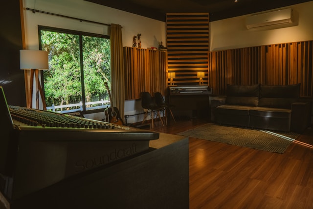 How Professional Lighting Design Enhances Both Ambience and Energy Efficiency in Modern Homes